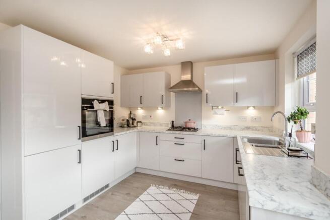 4 bed Detached for sale Image 8