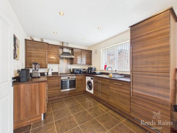 3 bed Detached to rent Image 5