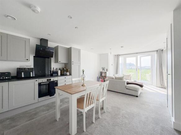 Kitchen / Living Room