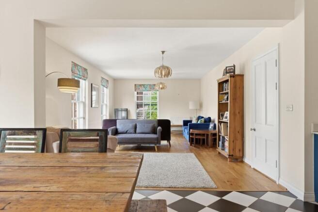 3 bed Apartment for sale Image 10