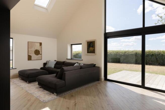 4 bed Detached for sale Image 8