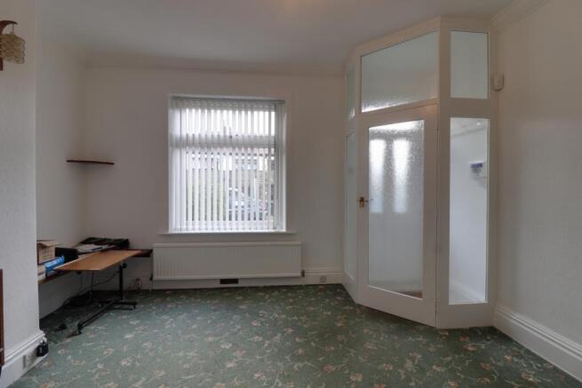 7 Strines Street, Todmorden photo 4