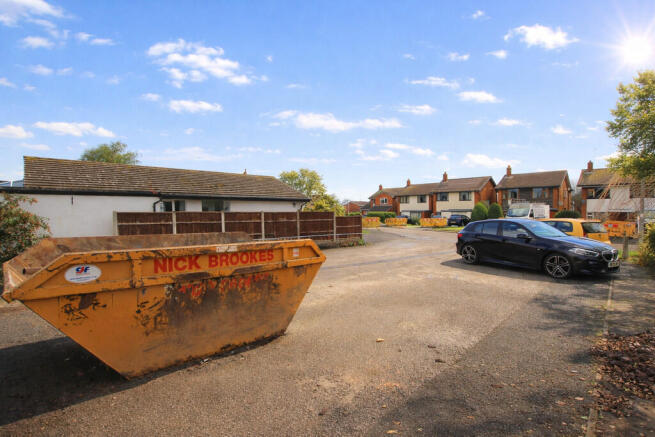 Driveway / parkin...