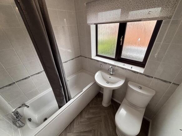 3 bed Semi-Detached to rent Image 7