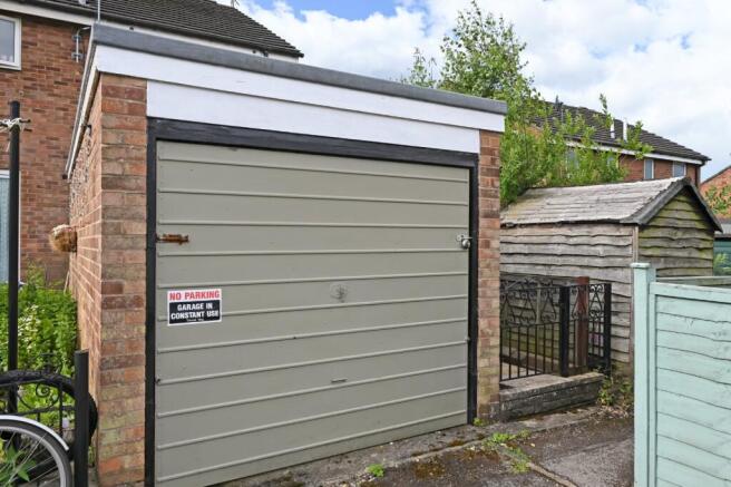 2 bed Terraced to rent Image 11