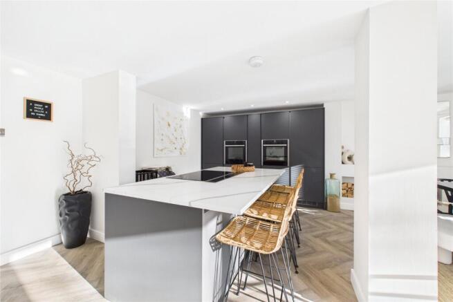 Crutchley Road, Wokingham, Berkshire, RG40 photo 4