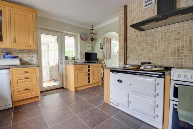 4 bed Detached for sale Image 4