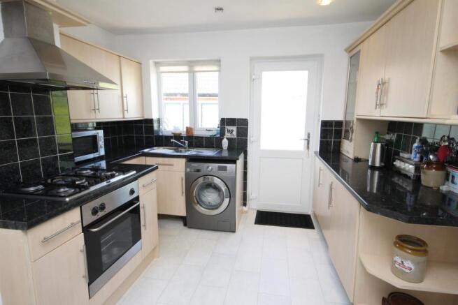 FITTED KITCHEN