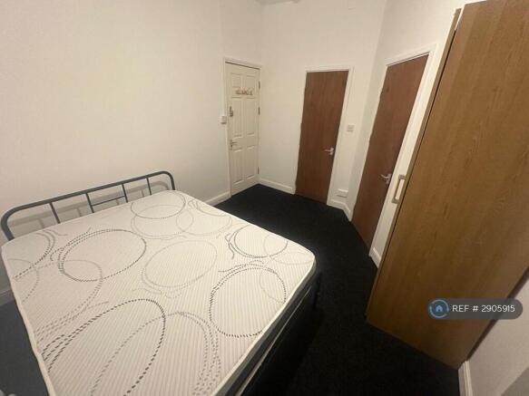 1 bed House Share to rent Image 9