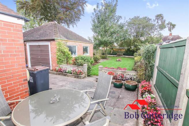 ENCLOSED REAR GARDEN