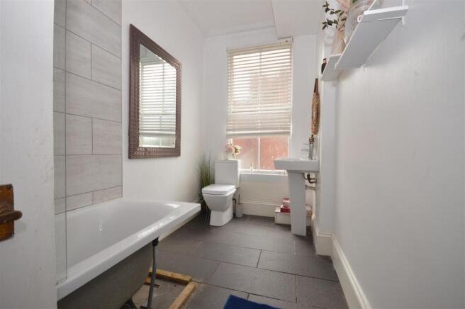 4 bed Detached for sale Image 8