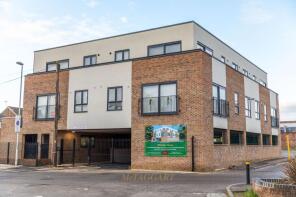 Flat 6, Whittaker House, Leppard Walk, East Grinstead RH19 3BY
