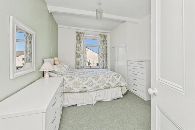 3 bed Terraced for sale Image 9