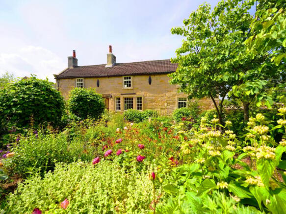 4 bed Detached for sale Image 7