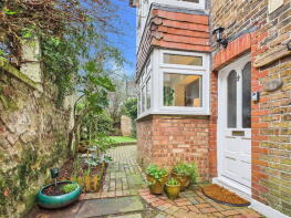 37b, Pembroke Crescent, Hove BN3 5DF