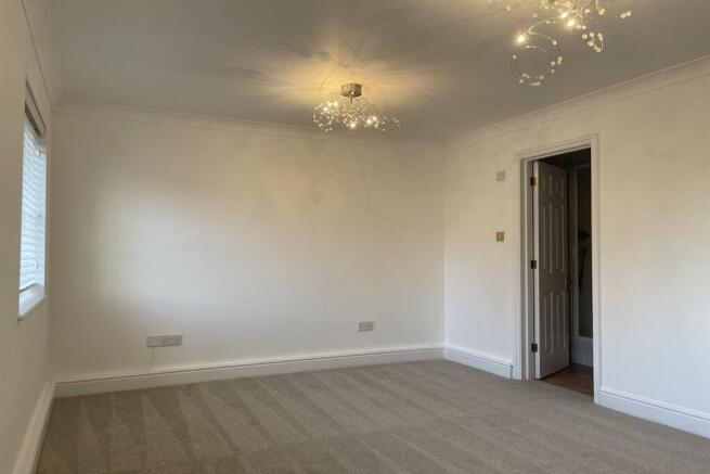 Bedroom 6 (Main)