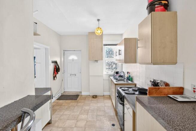 82akingedwardsdrive-10.jpg