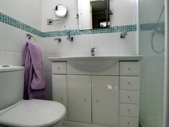 Ensuite to Bed 1