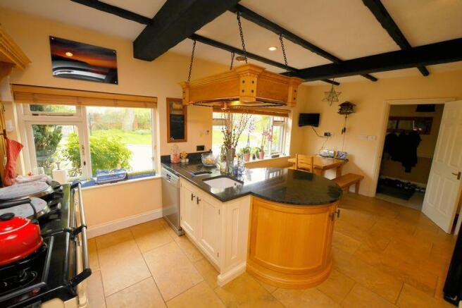 KITCHEN/DINER