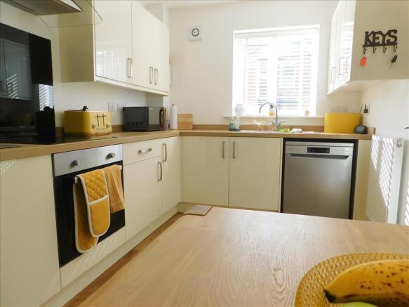 KITCHEN / DINING ROOM