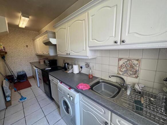 kitchen 2.jpg