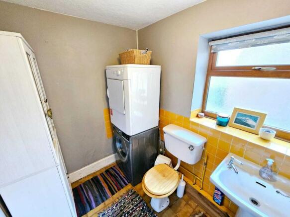 4 bed Semi-Detached for sale Image 12