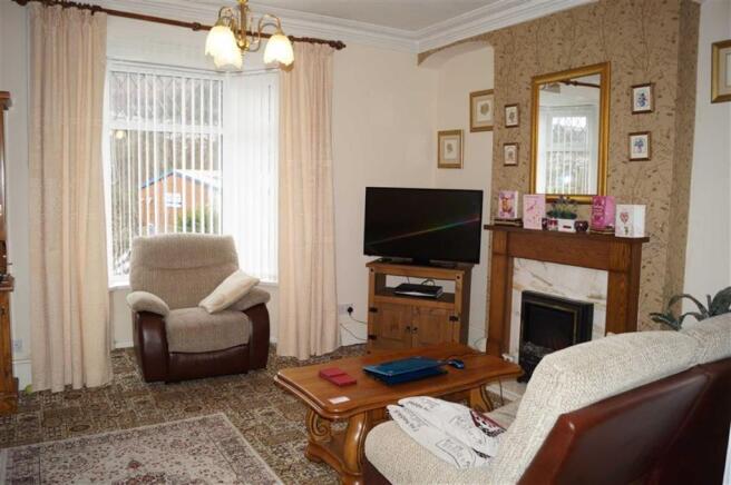 LOUNGE/DINING ROOM