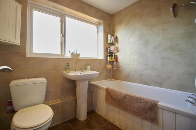 FAMILY BATHROOM TO REAR
