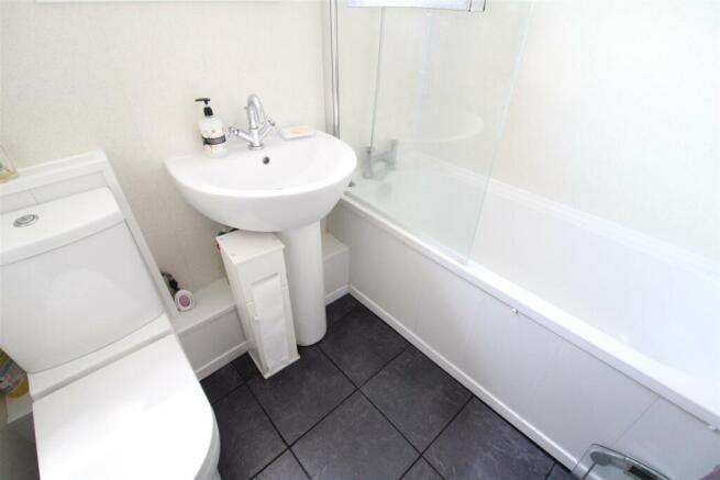 BATHROOM/WC