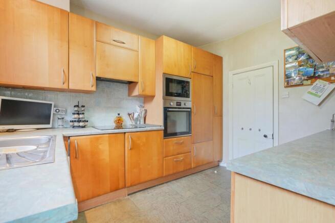 5 bed Semi-Detached for sale Image 11
