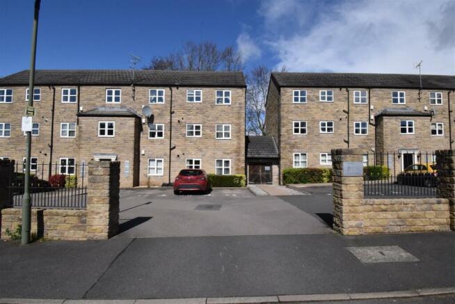 SPINNAKER CLOSE