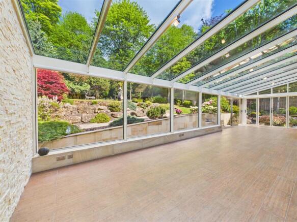 5 bed Detached for sale Image 11