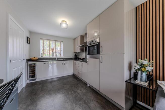 18 Mereheath Close-005.jpg