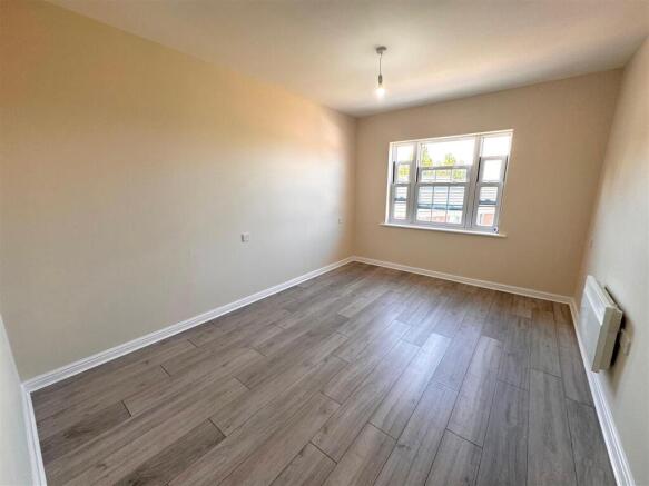 2 bed House to rent Image 5