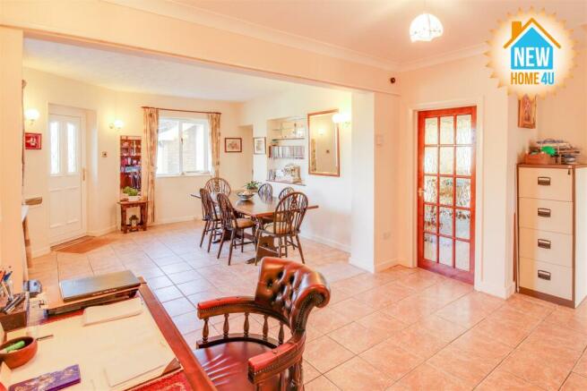 HALL / DINING ROOM: