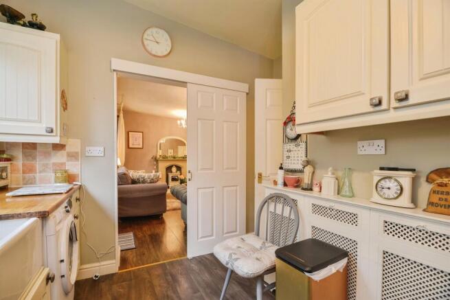 2 bed Semi-Detached Bungalow for sale Image 10