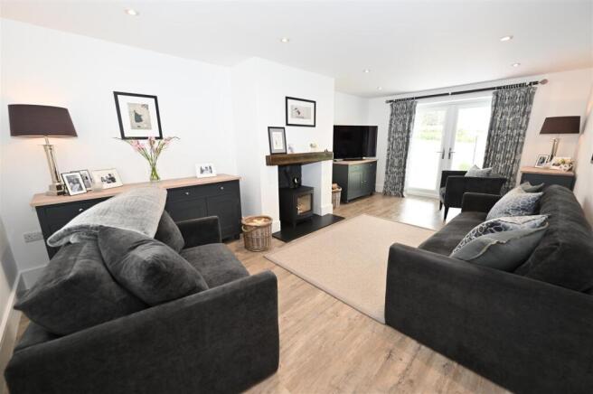 4 bed Detached for sale Image 5