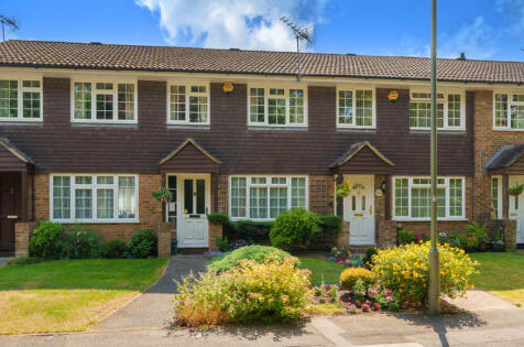 Christie Close, Lightwater, Surrey, GU18