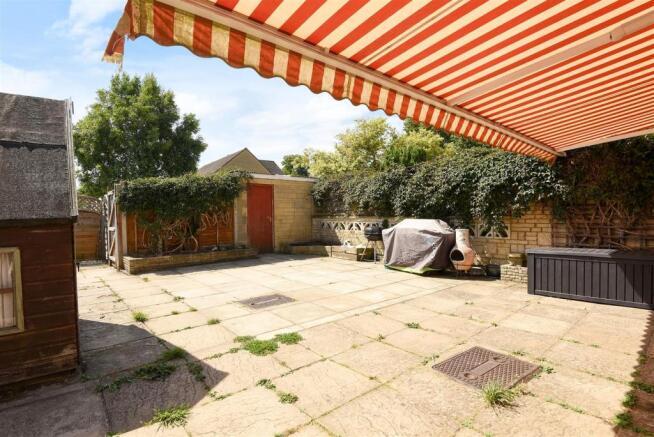 Garden With Garage To Rear