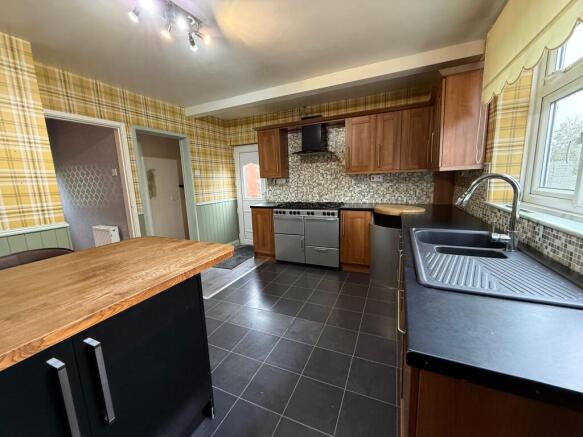 3 bed Semi-Detached for sale Image 5