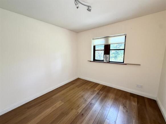 4 bed Detached for sale Image 7