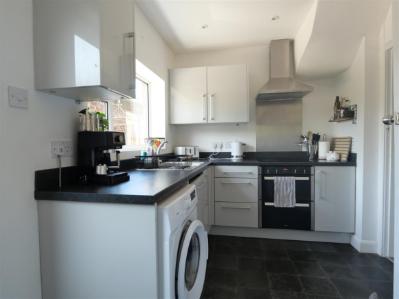 3 bed Semi-Detached for sale Image 7