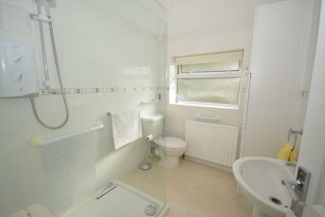 SHOWER ROOM.JPG