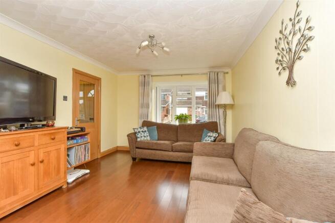 Lounge/Dining Area