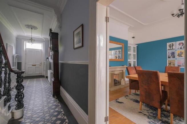 5 bed Terraced for sale Image 11