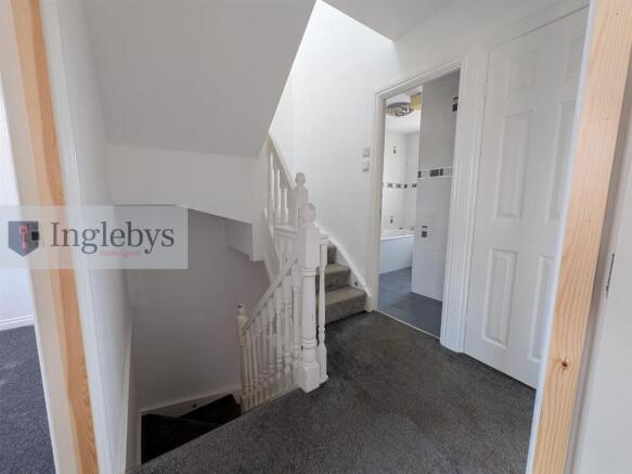 5 bed Semi-Detached for sale Image 8