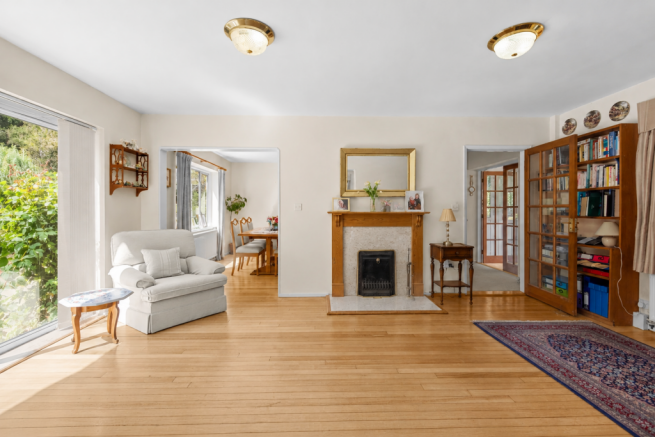 Princes Drive, Oxshott, KT22 photo 3