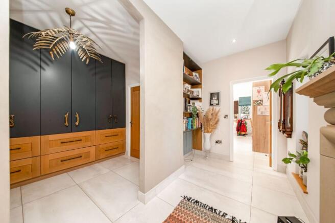 5 bed Detached for sale Image 5