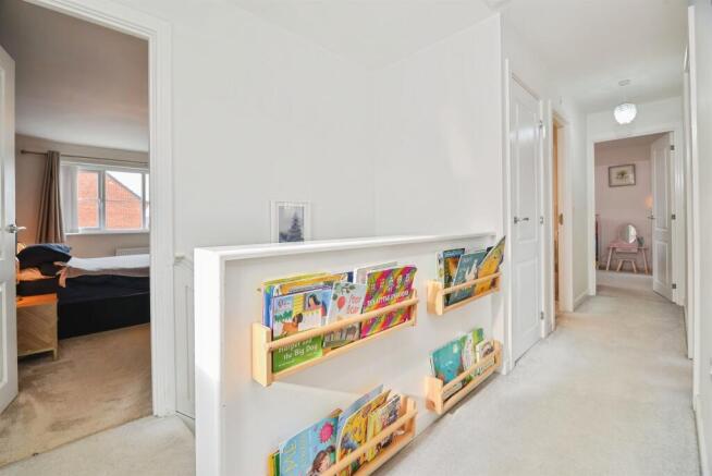 4 bed Detached for sale Image 8