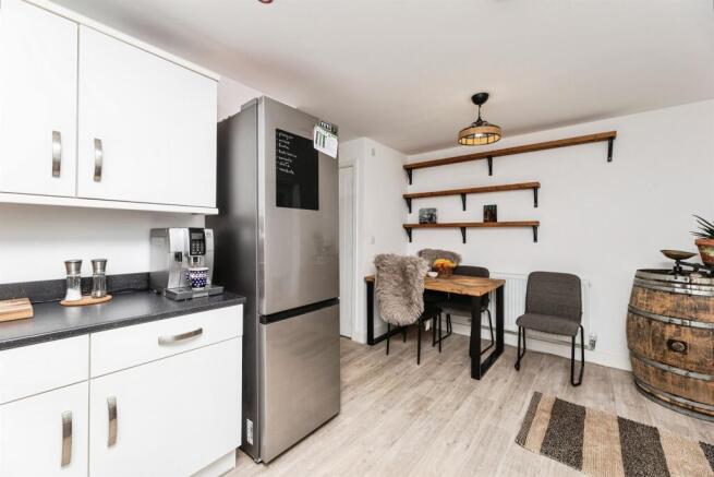 3 bed Town House for sale Image 4